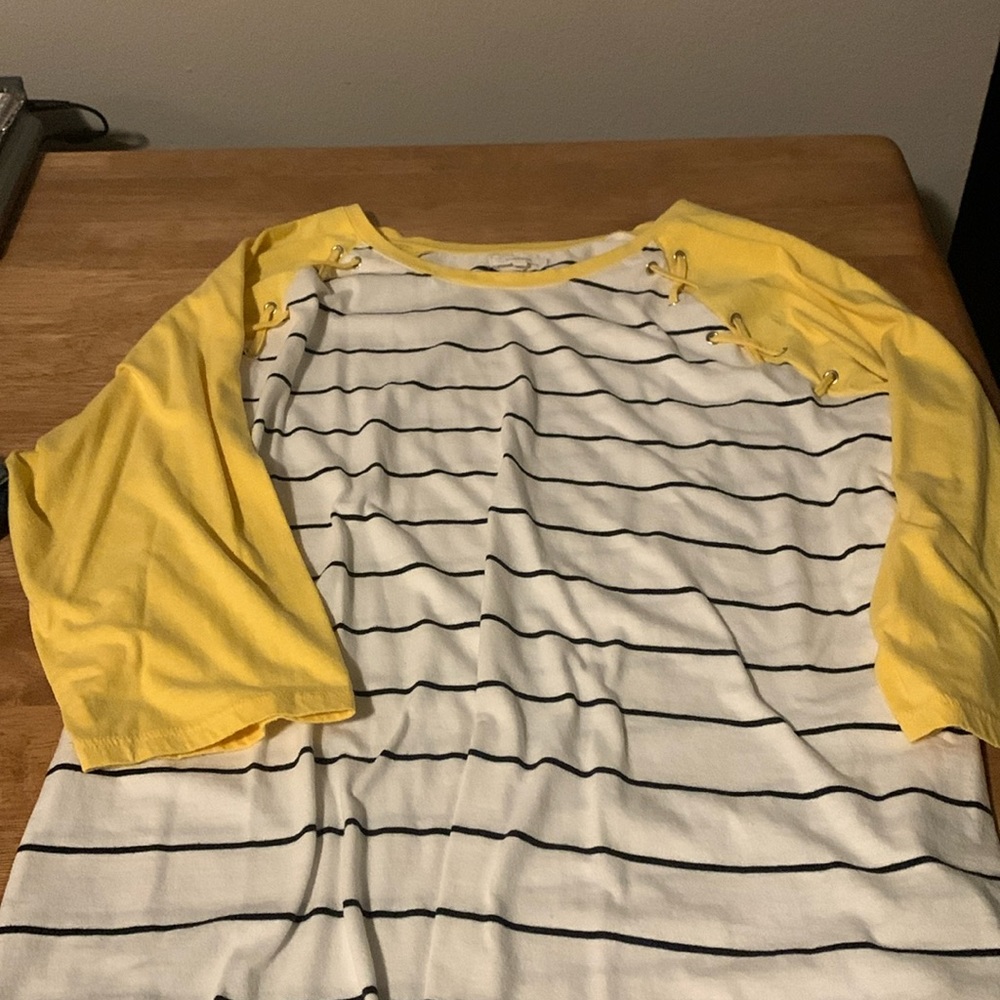 Lightweight, 3/4 length sleeves